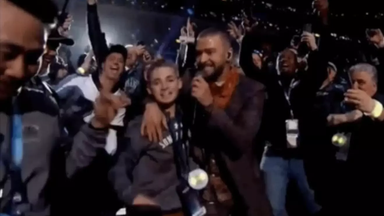 Selfie Kid Steals Show During Justin Timberlake's Super Bowl Performance