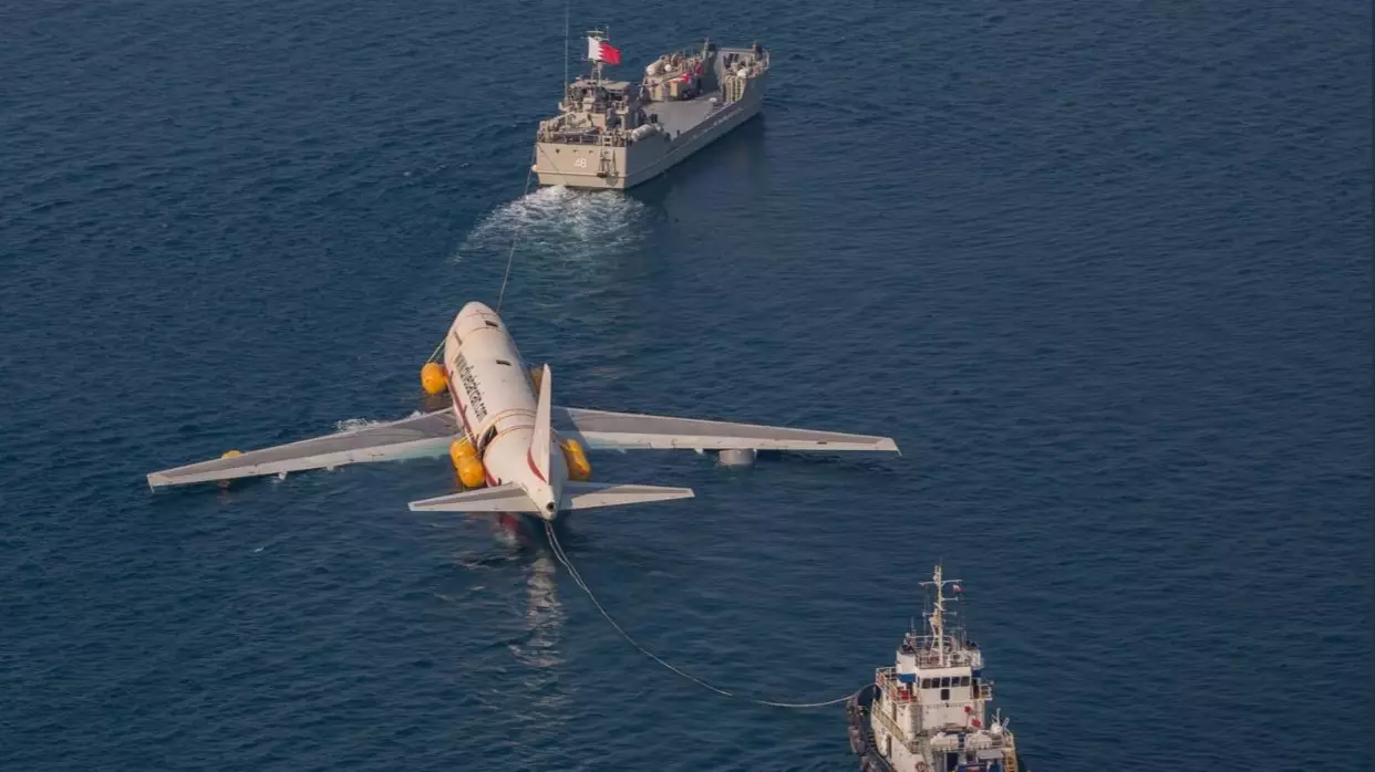 Boeing 747 Towed Across The Ocean To Be Sunk In Underwater Theme Park