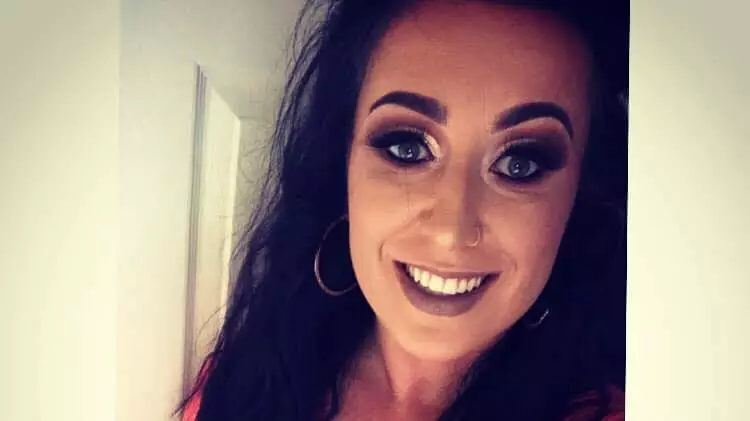 Selfie Taken Minutes Before Stroke Helps To Save Young Mum's Life