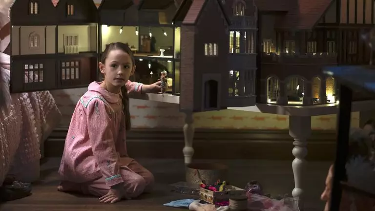 The Haunting Of Bly Manor's Flora Answers The Phone If You Call Number In Nanny Ad