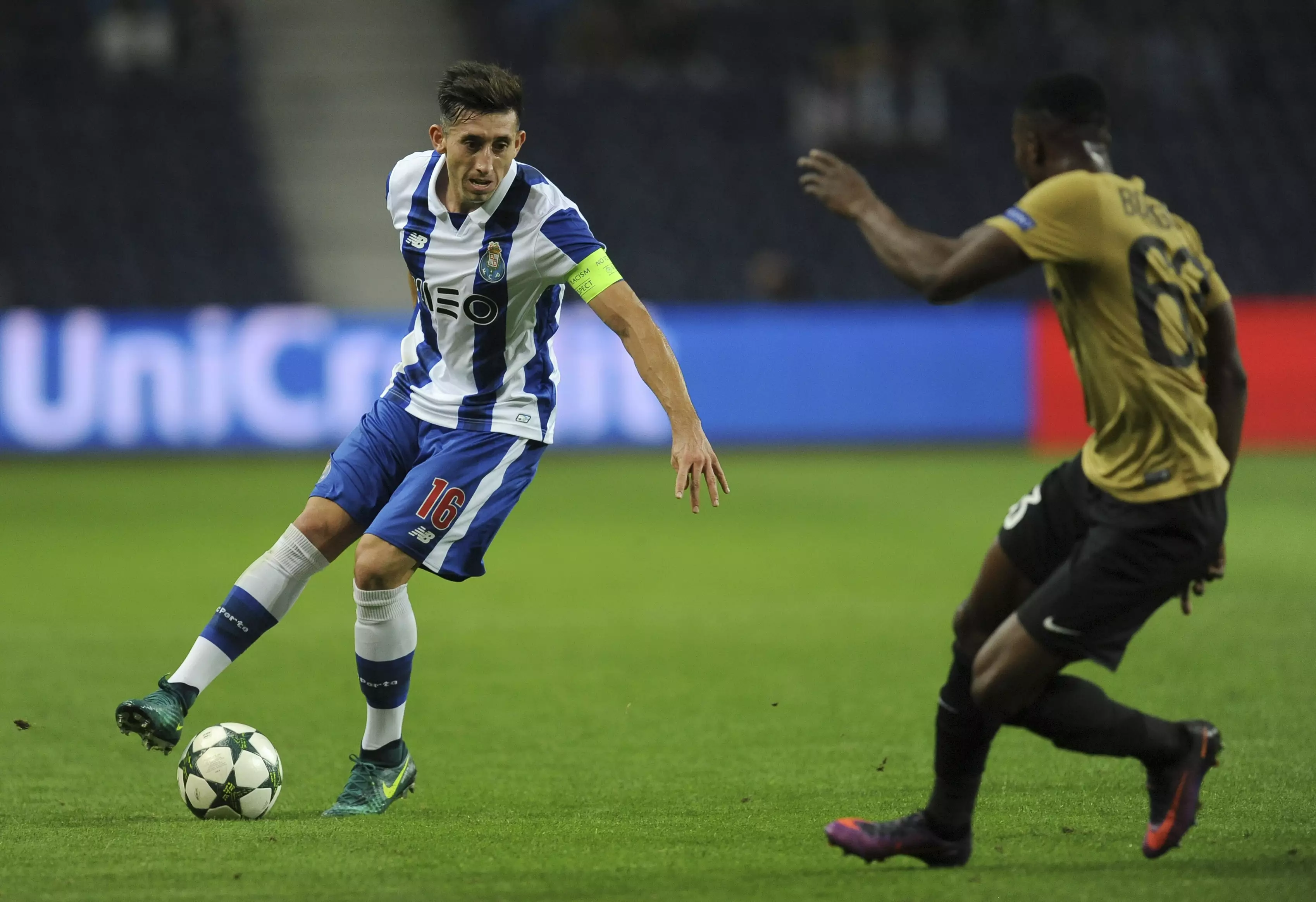 Porto's Hector Herrera Shows Off Gruesome Foot Injury After Juventus Game