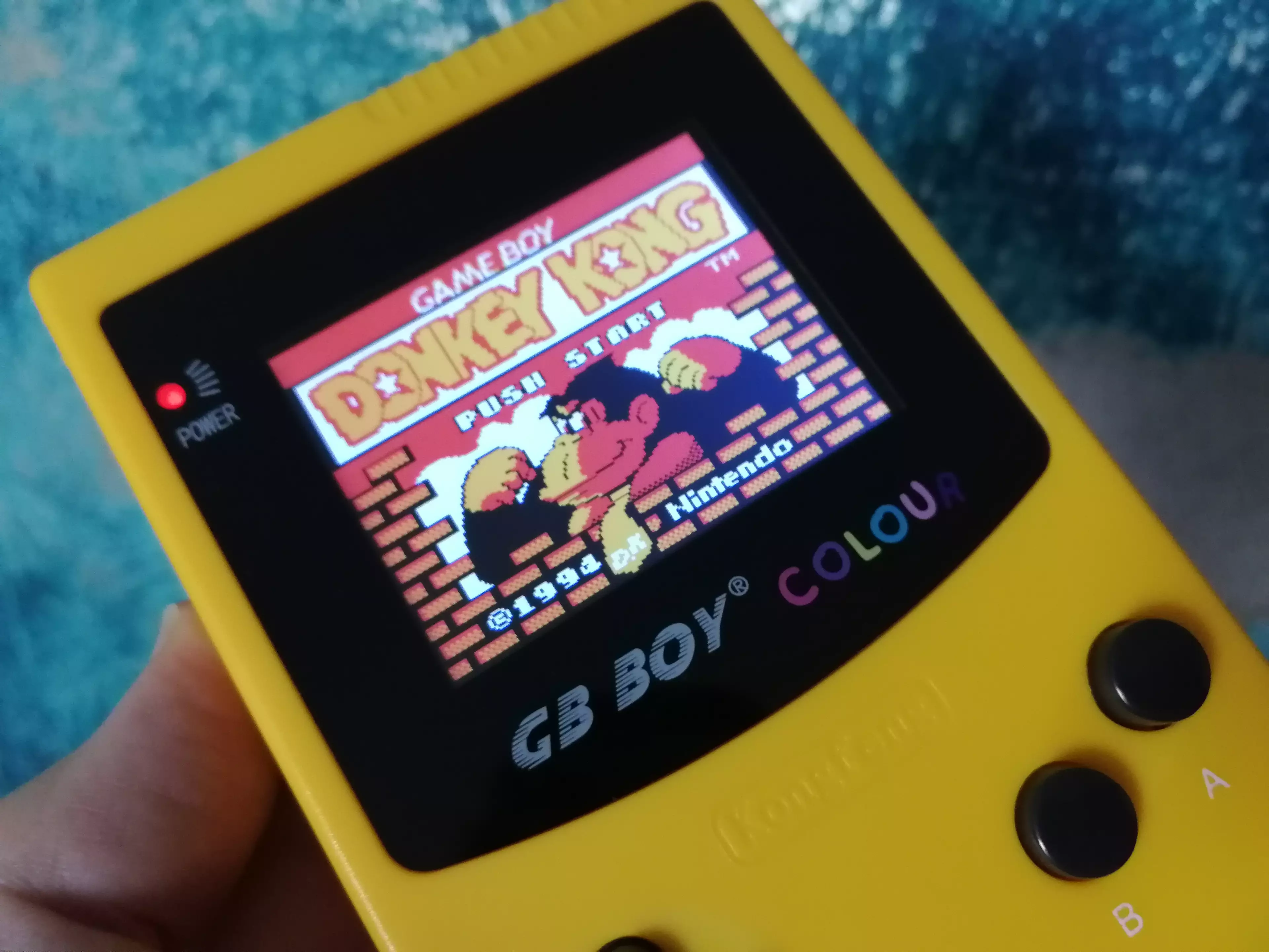 The amazing 1994 version of Donkey Kong is pre-installed /
