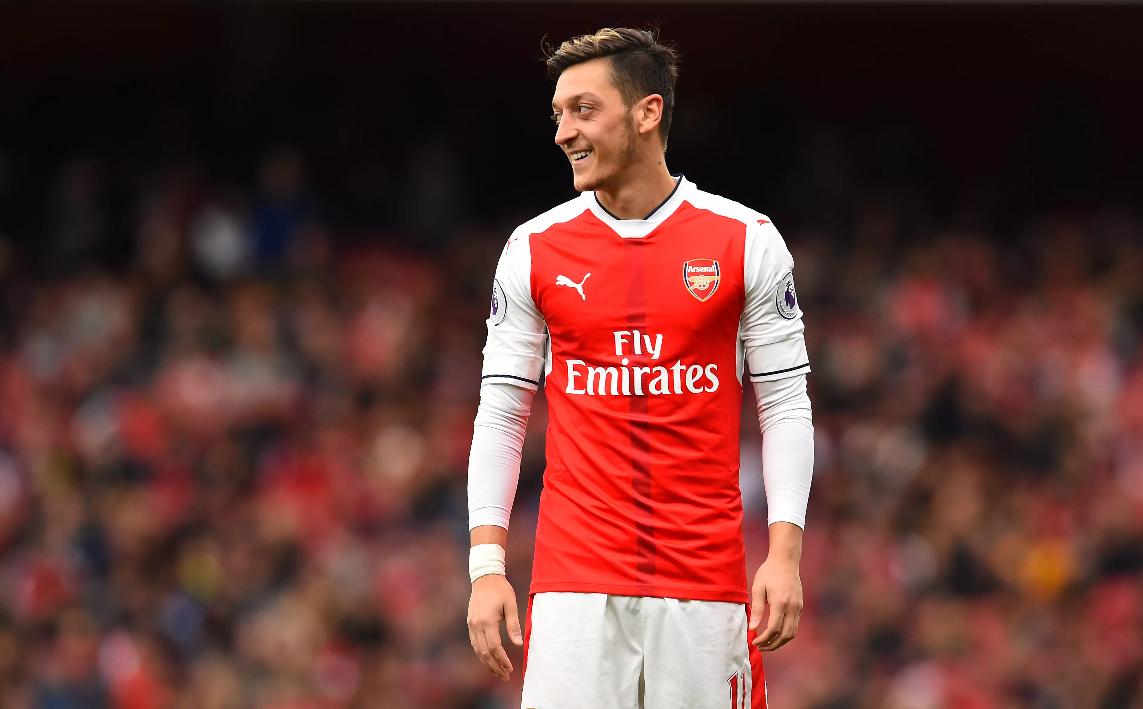 Arsenal's Mesut Ozil Names The Best Defender In The World 