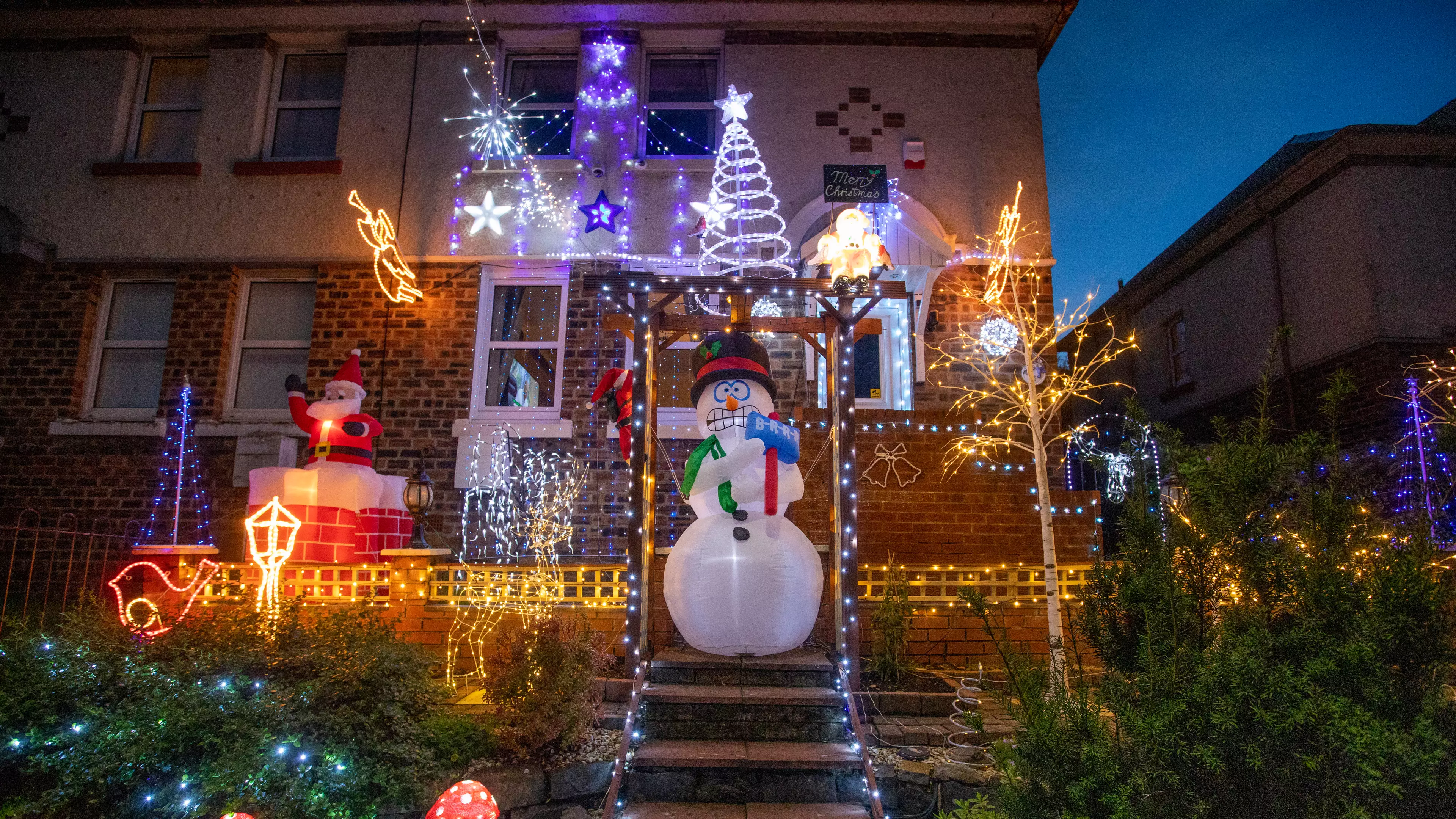Family Put Up Christmas Lights Two Months Early To Cheer Up Neighbours