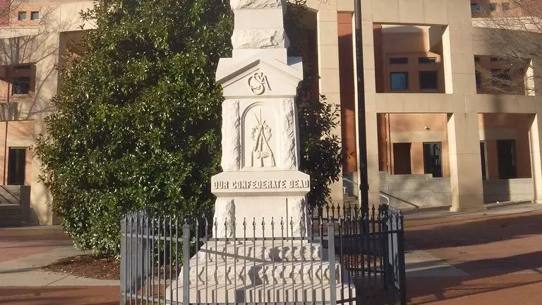 The current Confederate statue.