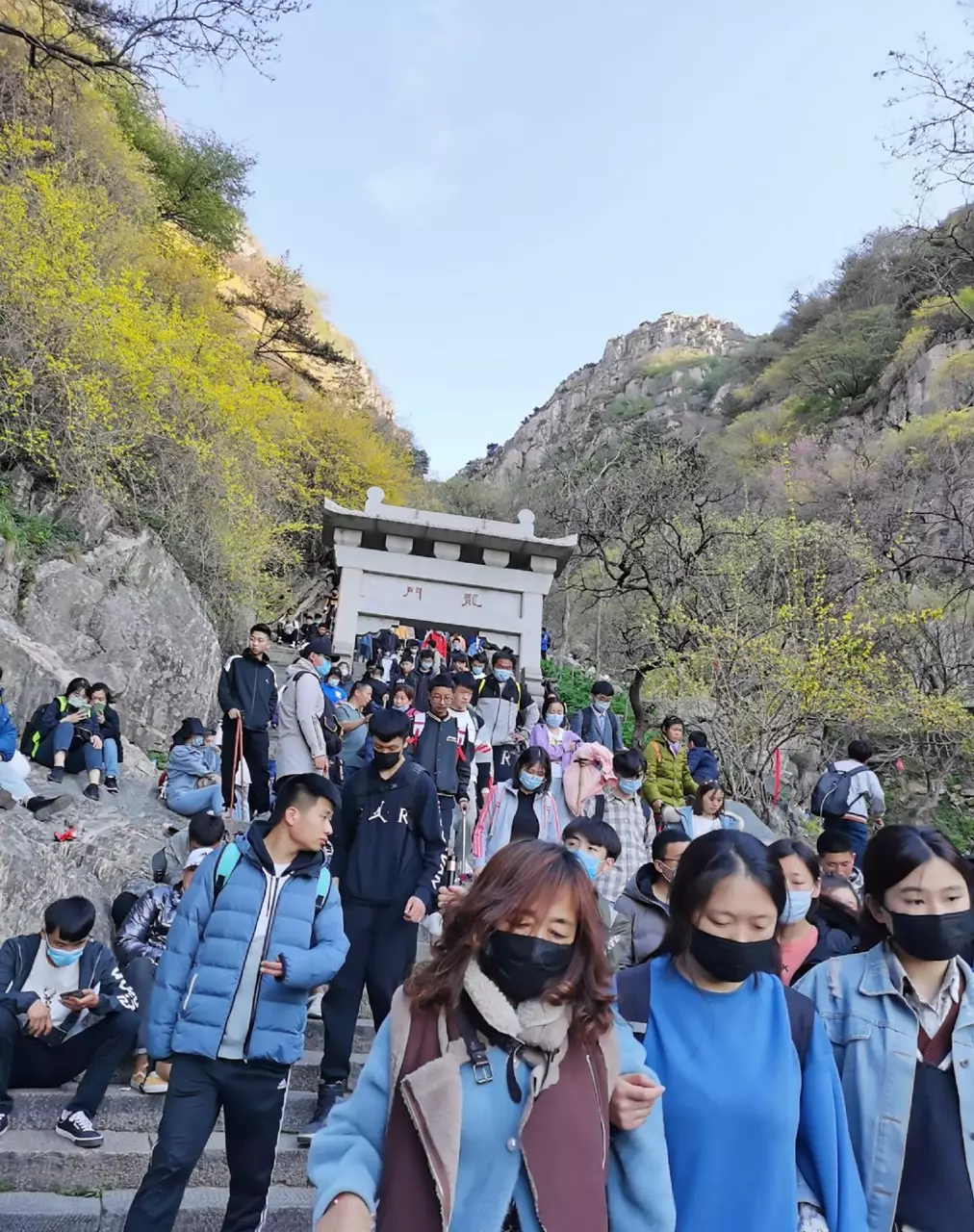 62,000 tourists packed onto the mountain.