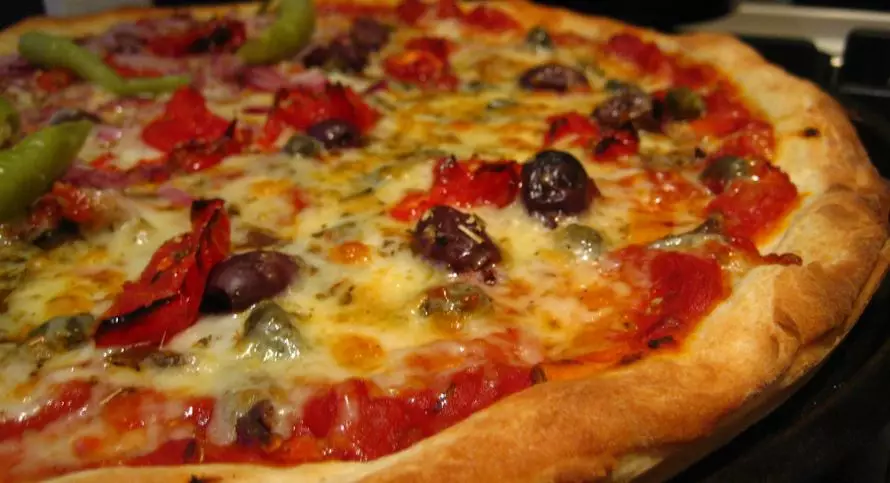 This Is The Best Way To Reheat Leftover Pizza Without Ruining It