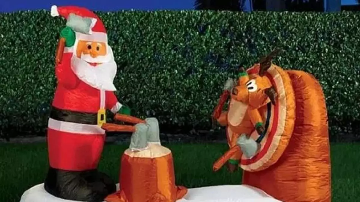 Bunnings Has Pulled An Inflatable Christmas Decoration Because It Wasn't 'Appropriate'