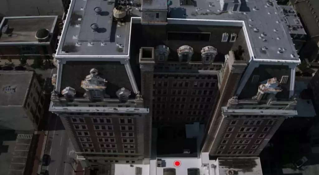 The location of the hole that Rey seemingly fell through is improbably far from the Belvedere rooftop (