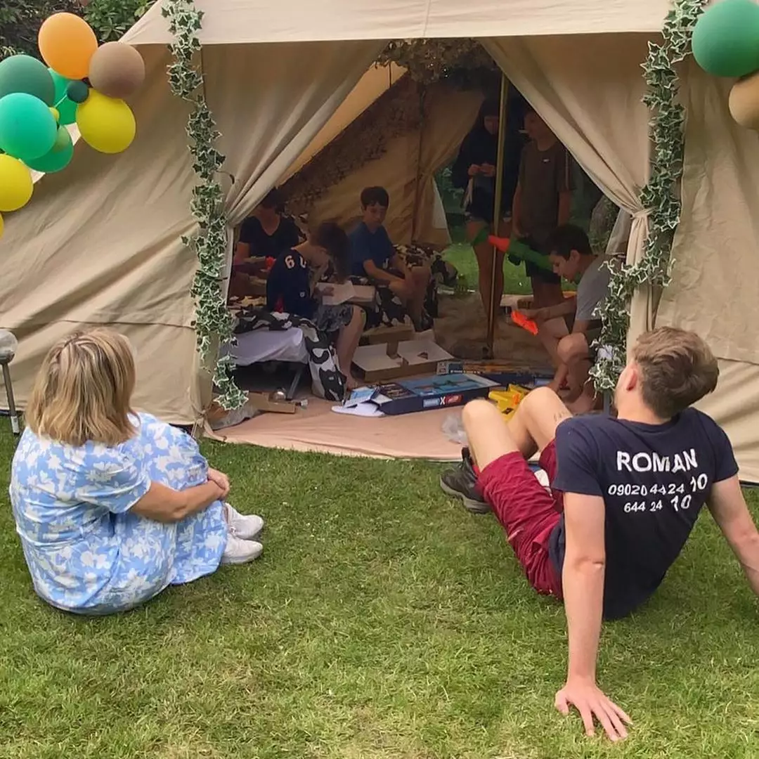Kate rigged up a tepee in the garden along with balloon arches and paddling pools (