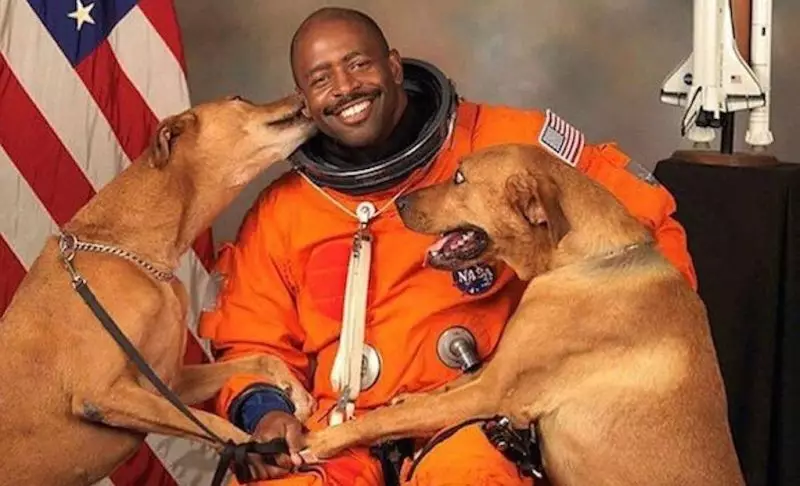 The Story Behind This Astronaut's Picture Is Awesome And Full Of Feels