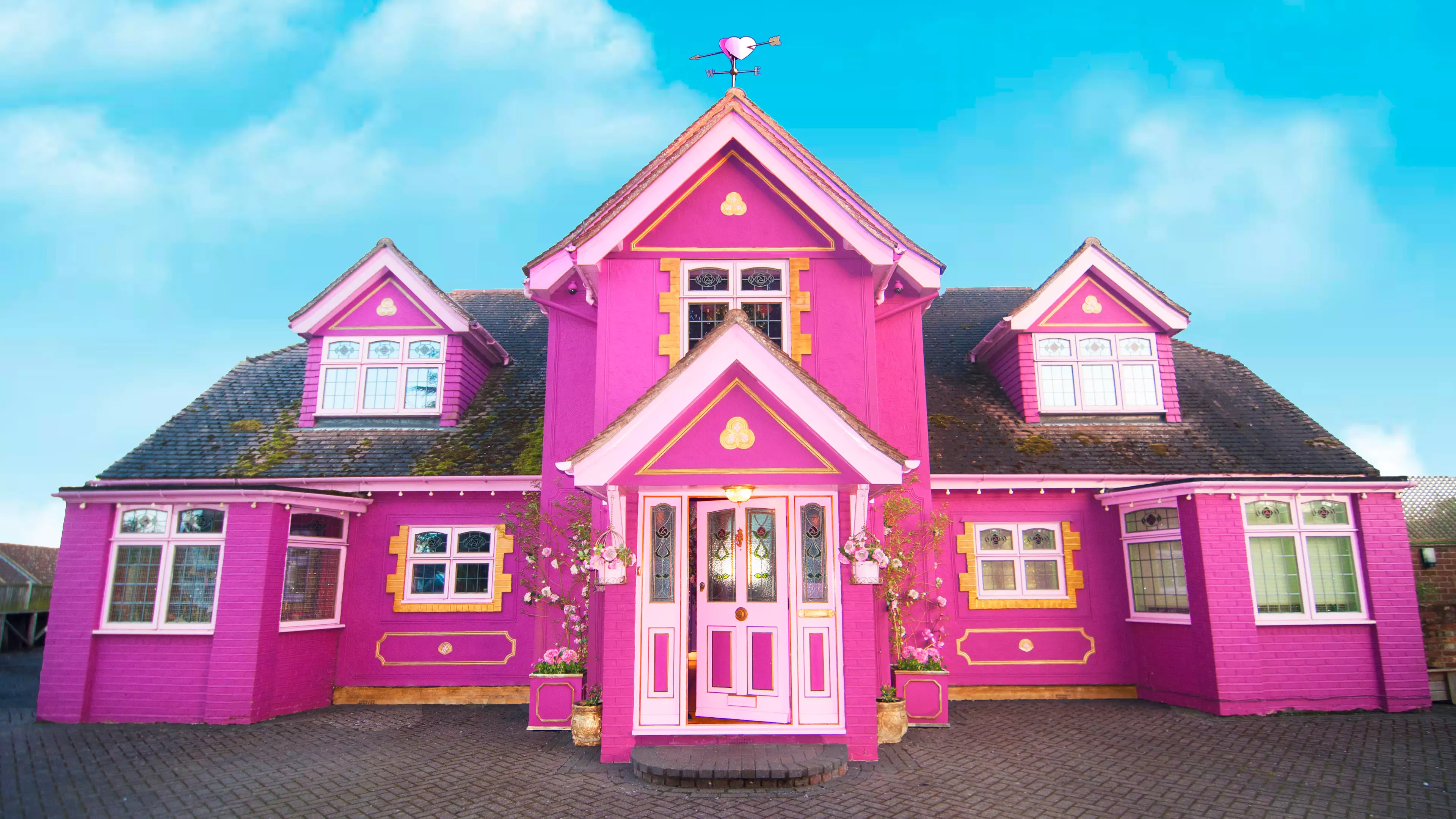 This Pink Airbnb Mansion In Essex Is The Ultimate Hen Party Palace
