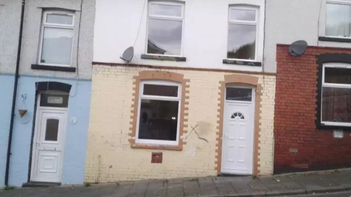 This Three-Bedroom House Is Up For Sale With A Starting Bid Of £1