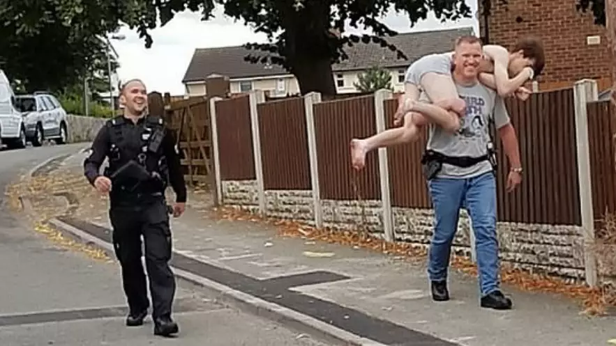 Laughing Policeman Carries Half-Naked Drug Dealer After He Tries Escaping