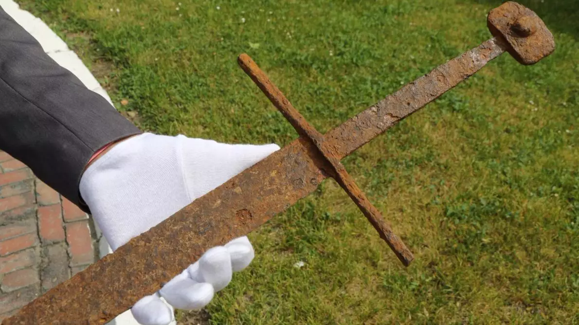 Man Finds Almost Perfectly Preserved 600 Year Old Sword By Accident 