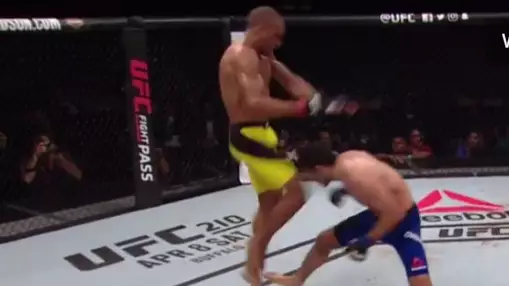 Edson Barboza Knocks Beneil Dariush Out With An Epic Flying Knee