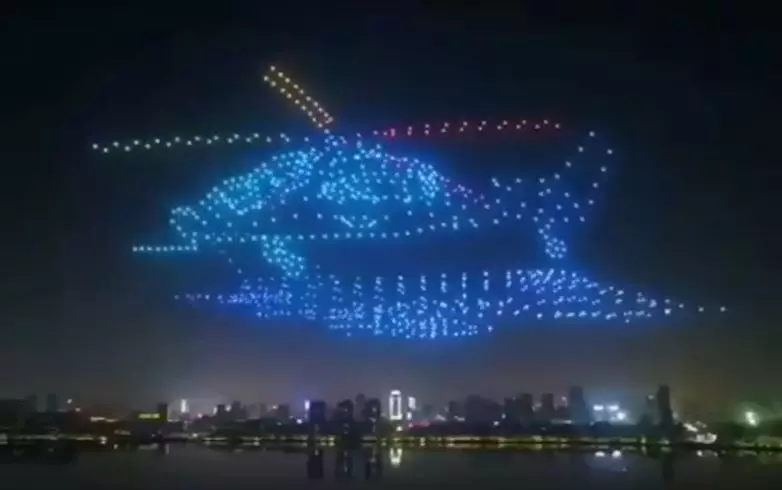 The impressive display was filmed during the close of the 2019 Nanchang Flight Convention.