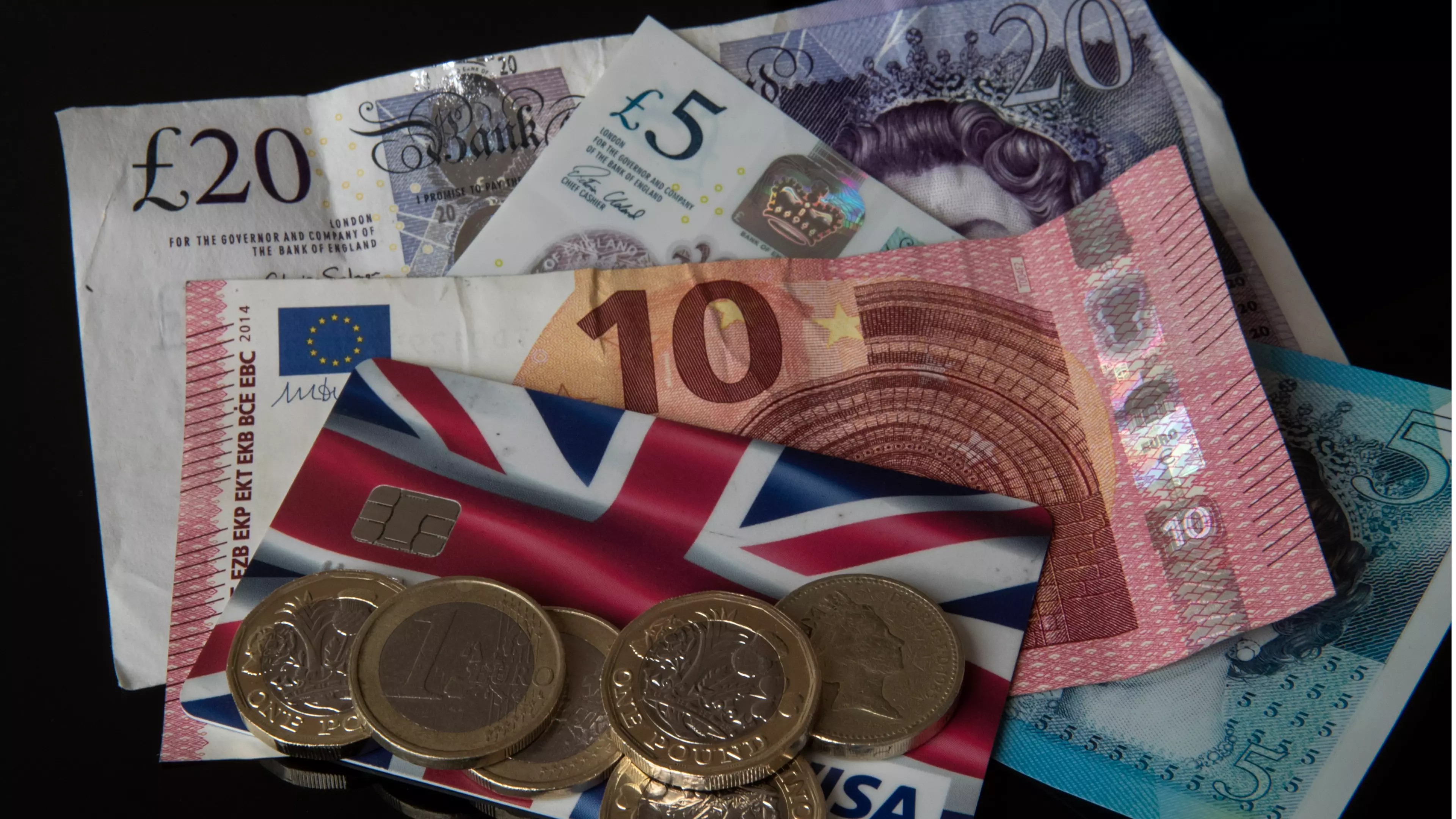 Experts Predict Pound Will Fall Below Euro