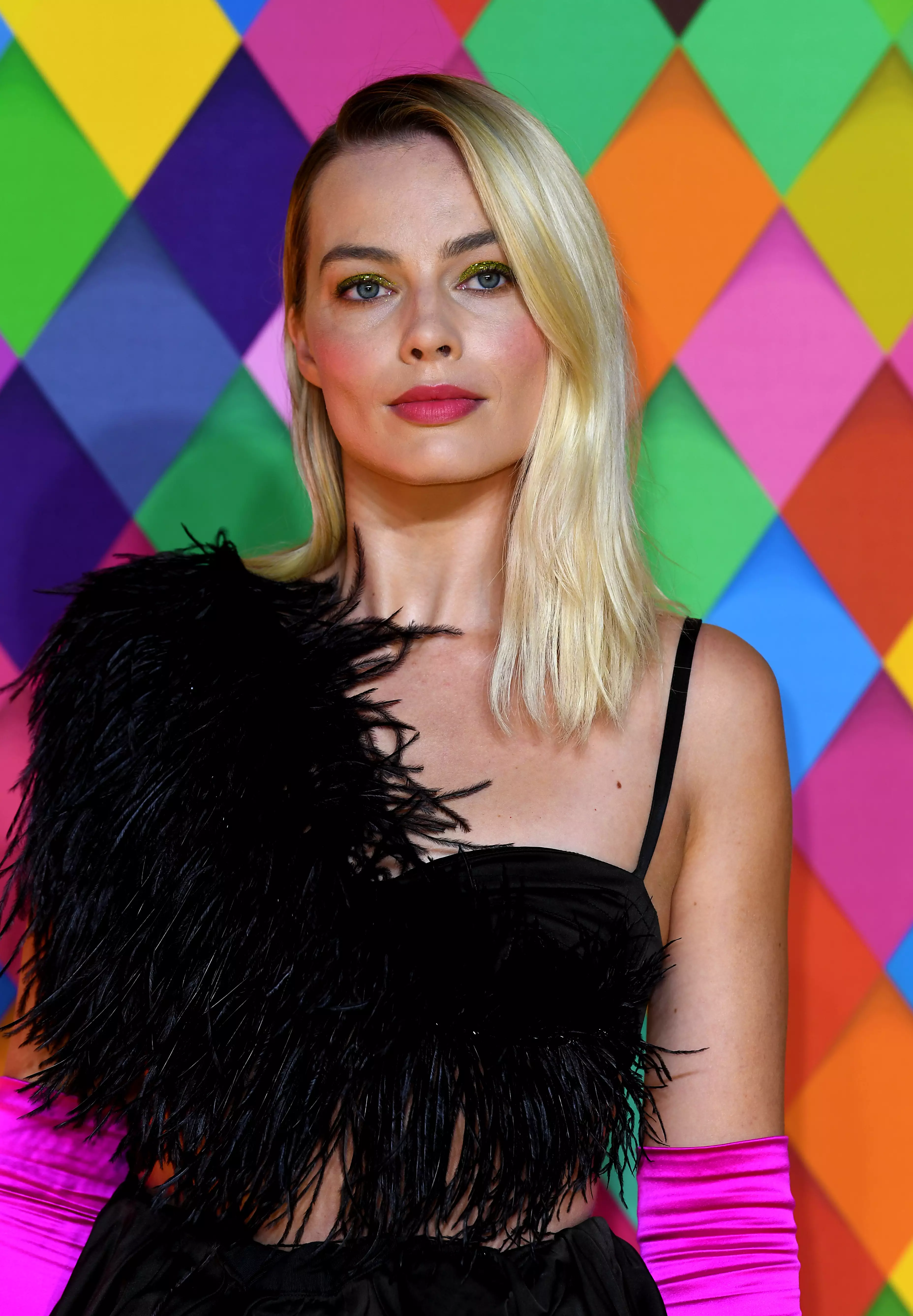 Margot Robbie is set to star in an all-female reboot of Pirates of the Caribbean.