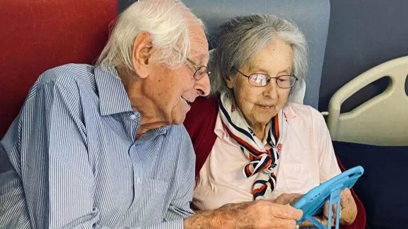 Elderly Couple Released From Hospital After Overcoming Coronavirus