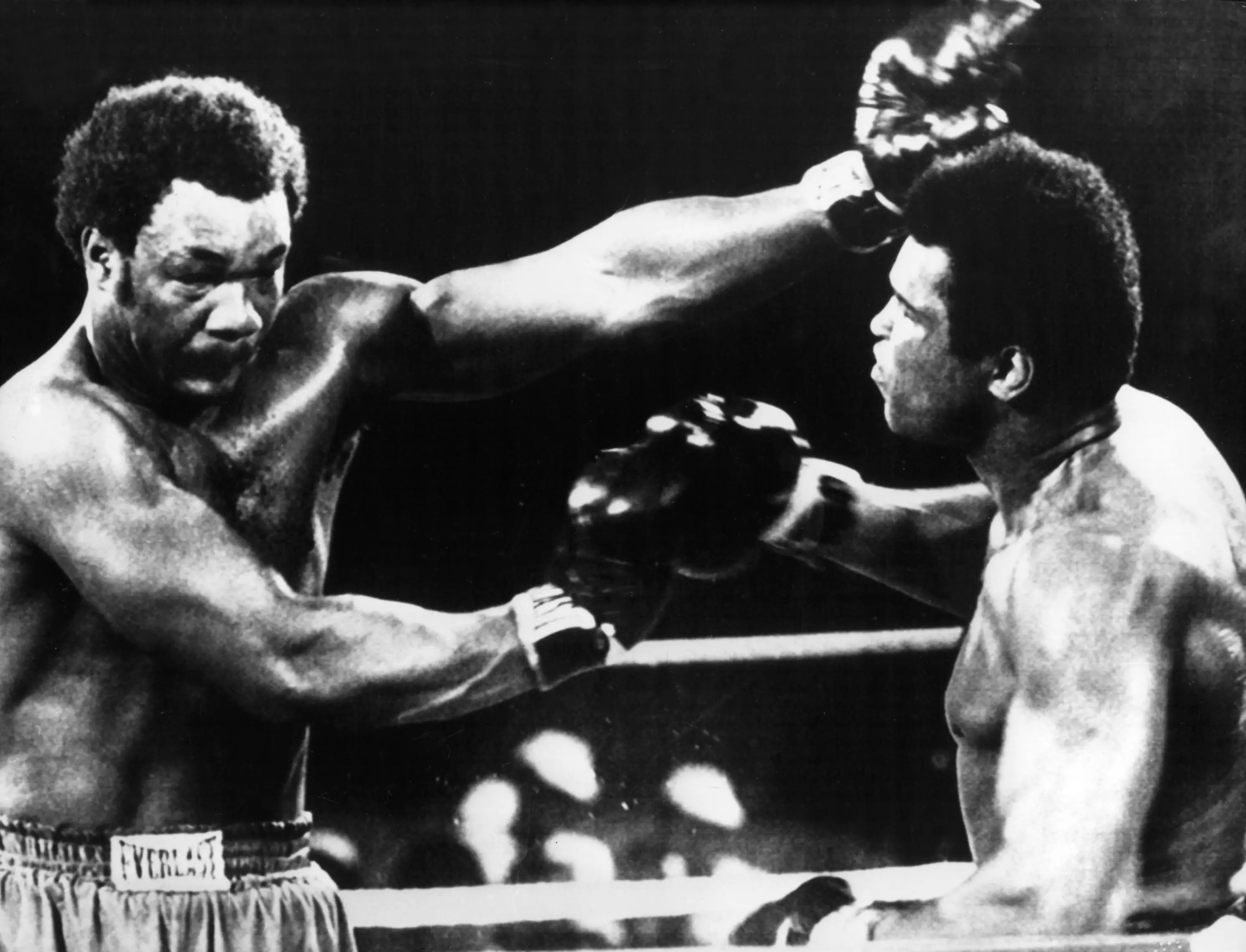 Foreman (L) taking on Muhammad Ali (R) at 'The Rumble in the Jungle' in 1974. (Image