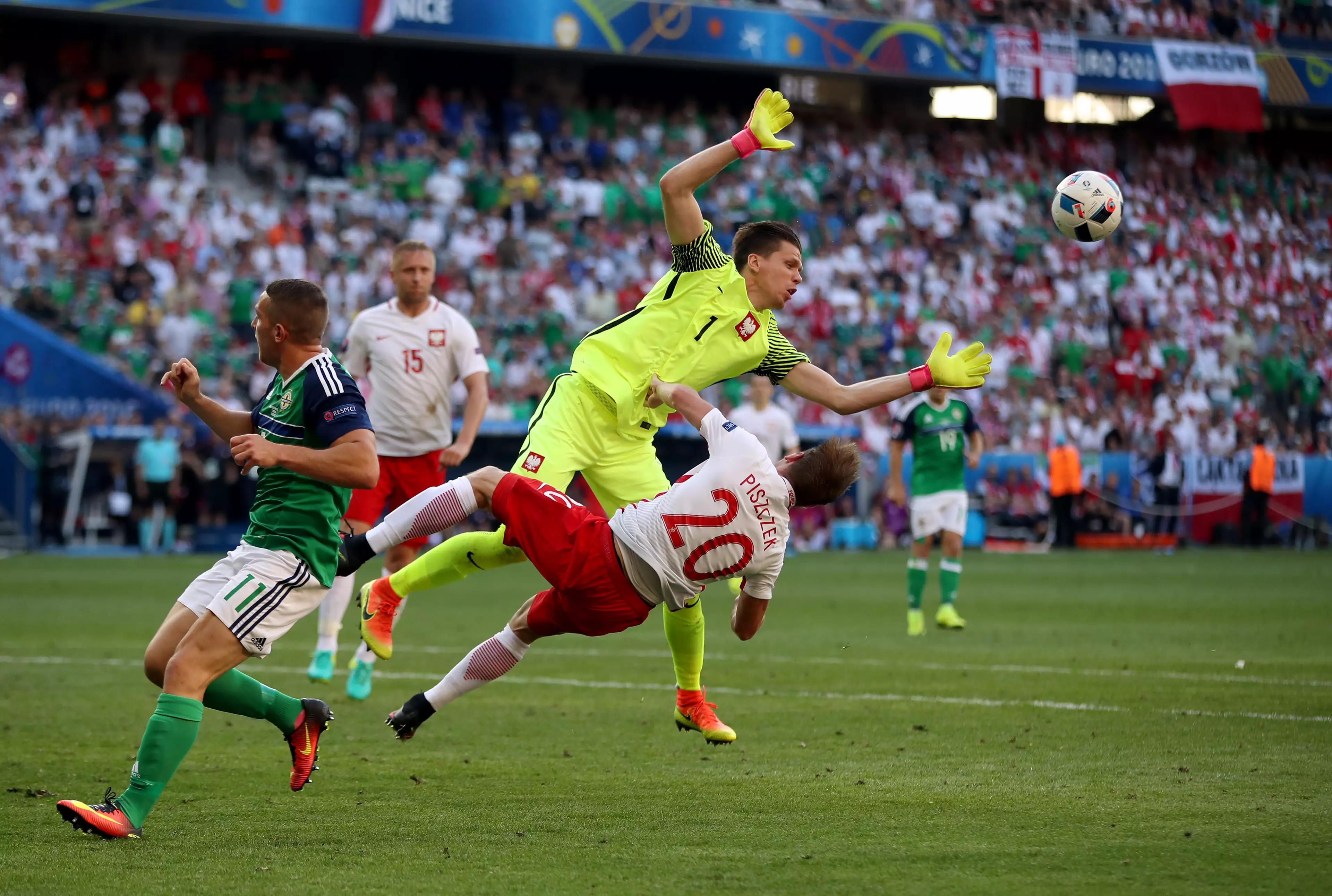 Wojciech Szczesny Shows Off Injury That Kept Him Out Of Poland Game