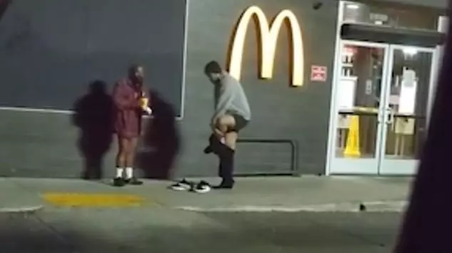 Man Removes Trousers And Gives Them To Shivering Homeless Person In Shorts