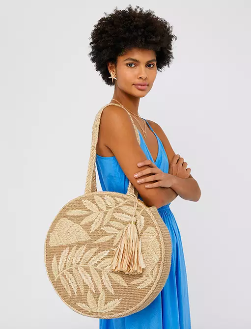 I still shop there now, in fact i'm currently eyeing up this dreamy raffia bag (