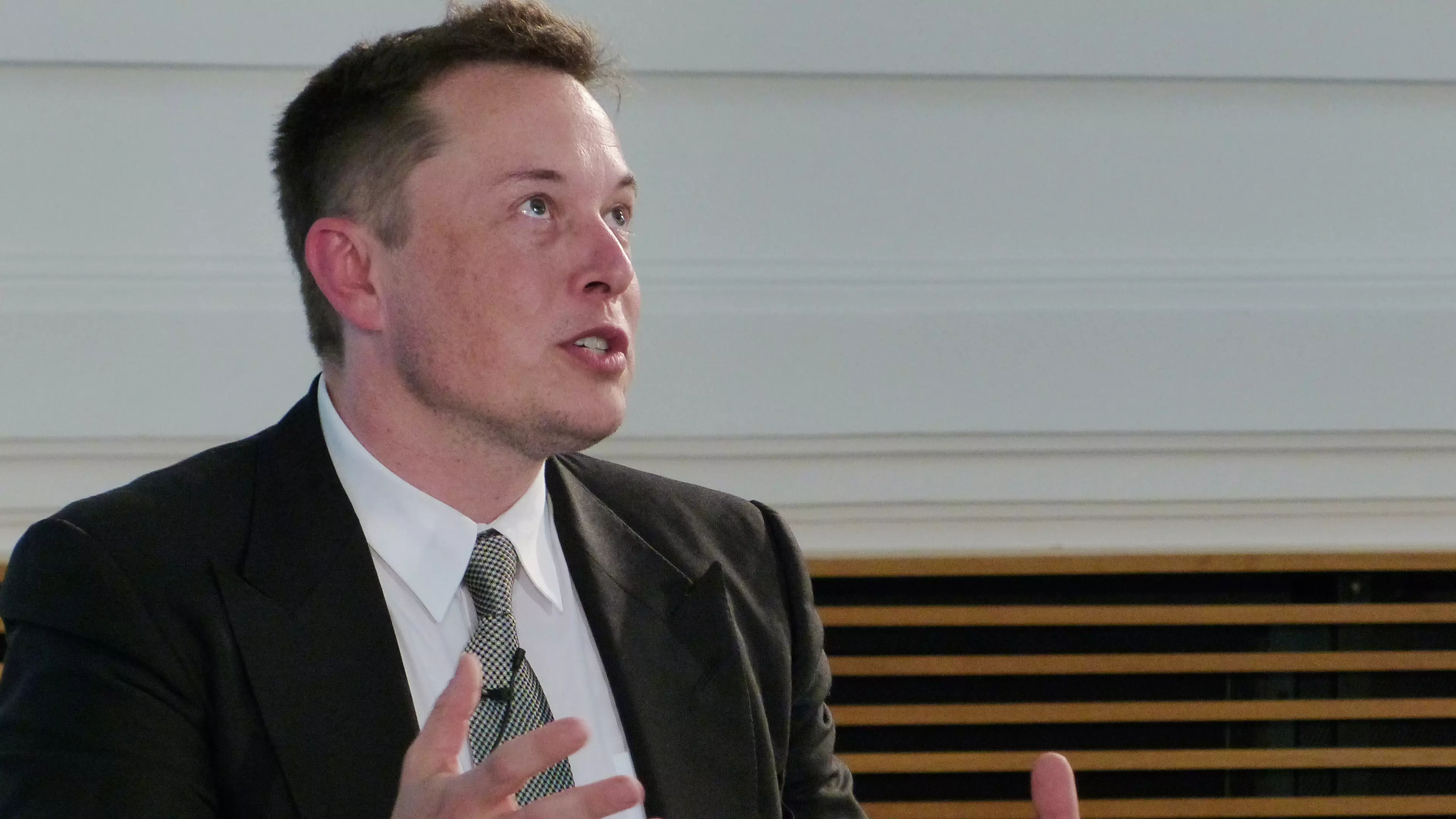 Elon Musk Unveils Plans For High-Tech Brain Implants 