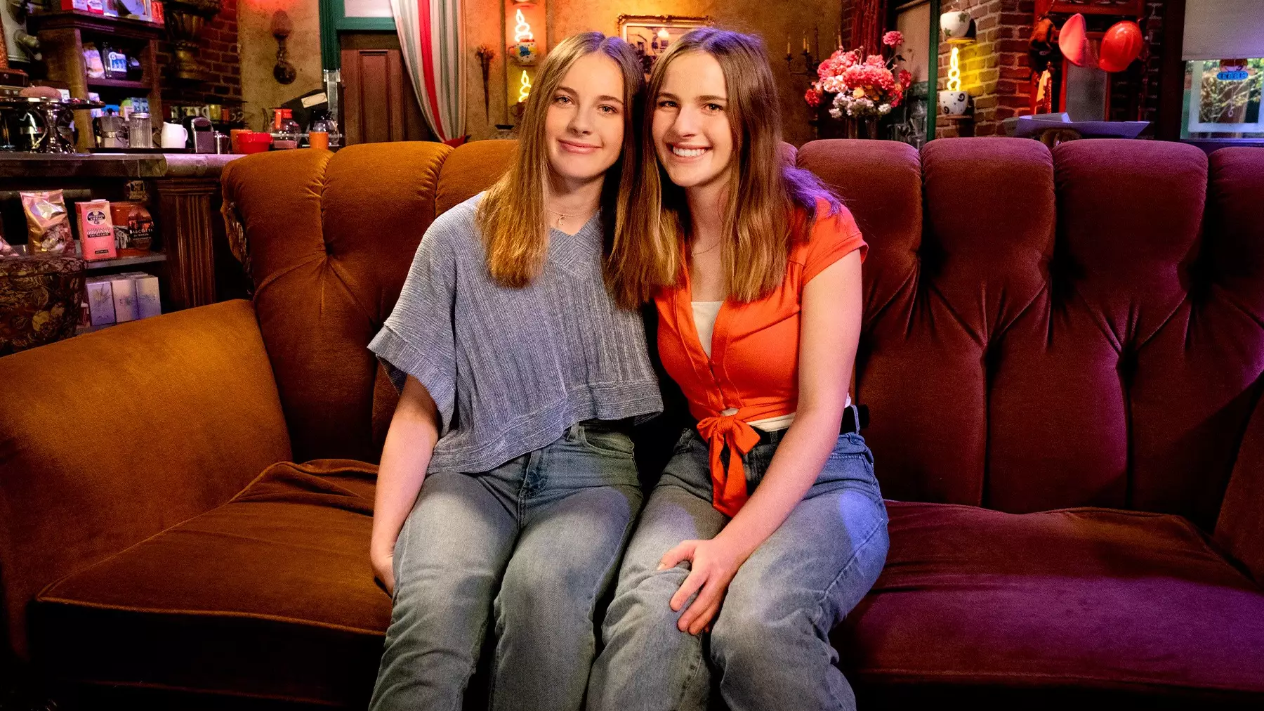 Twin Actors Who Played Baby Emma On Friends Pictured In Central Perk