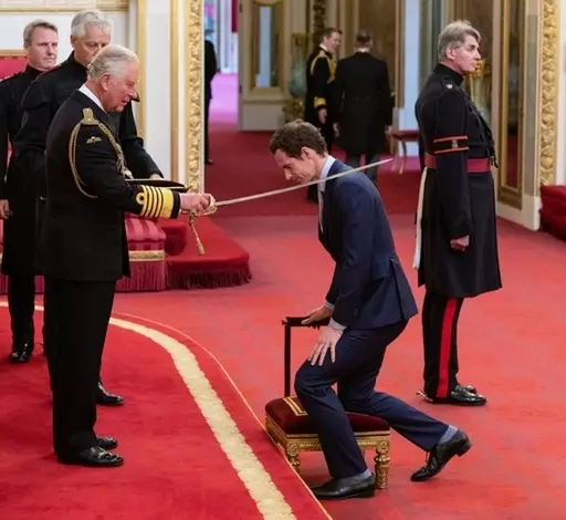 Andy Murray receiving his knighthood.