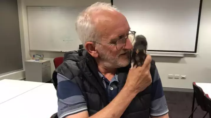 NSW Police Reunite Homeless Man With His Beloved Pet Rat