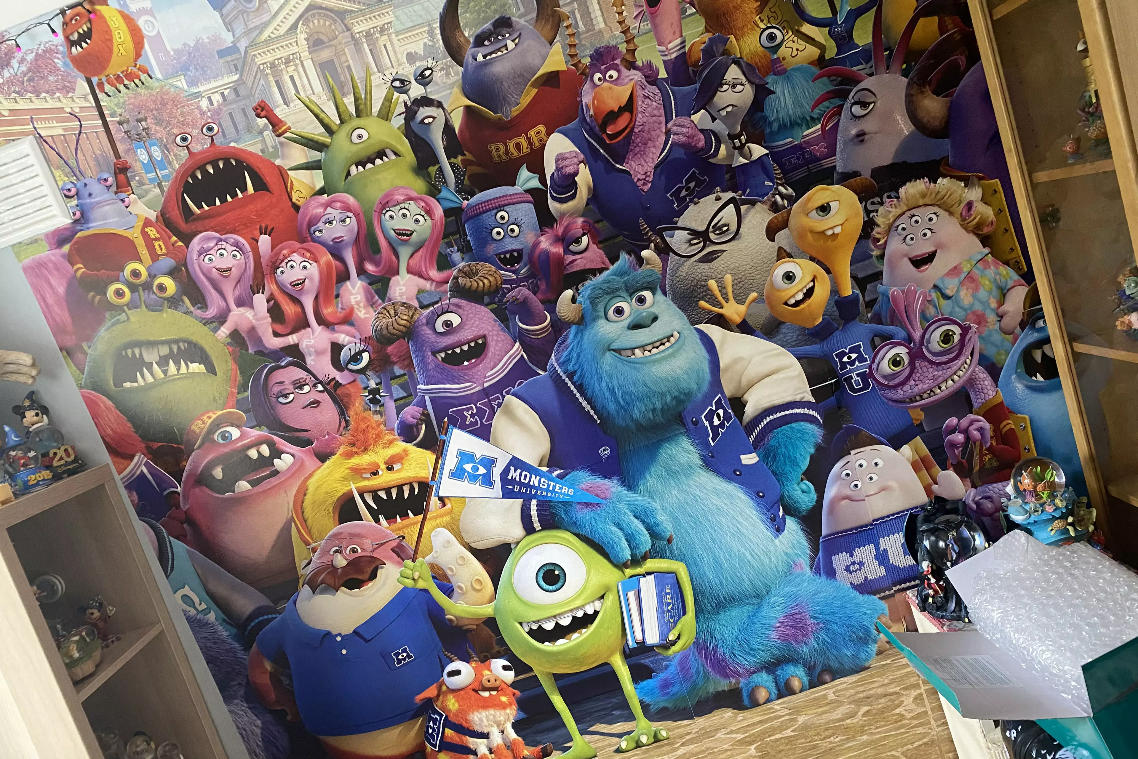 Look at this 'Monsters Inc' wall! (