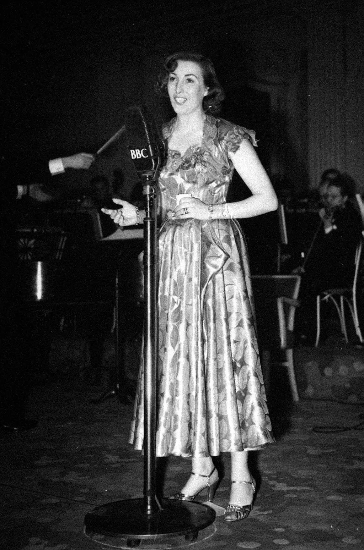 Lynn performing in 1949.