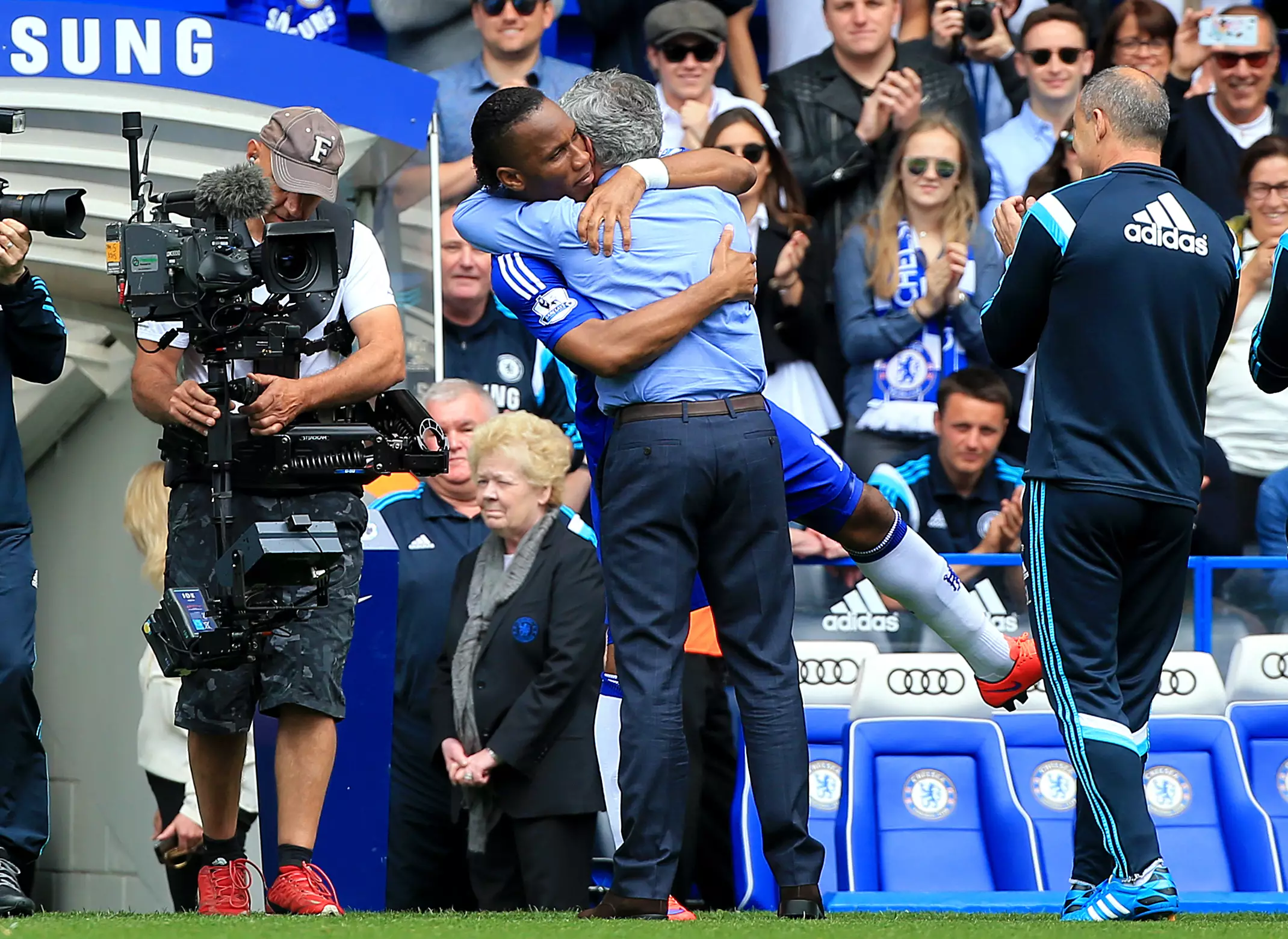 Drogba and Mourinho embrace after both men had returned to Stamford Bridge. Image: PA Images
