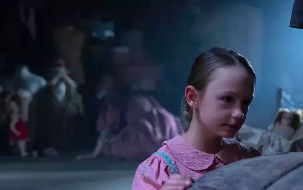 Flora is played by nine-year-old Amelie Bea Smith (