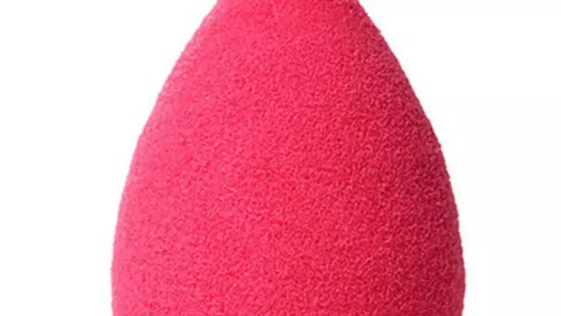 Lad Gets His Own Back After Girls' 'Beauty Blender' Question