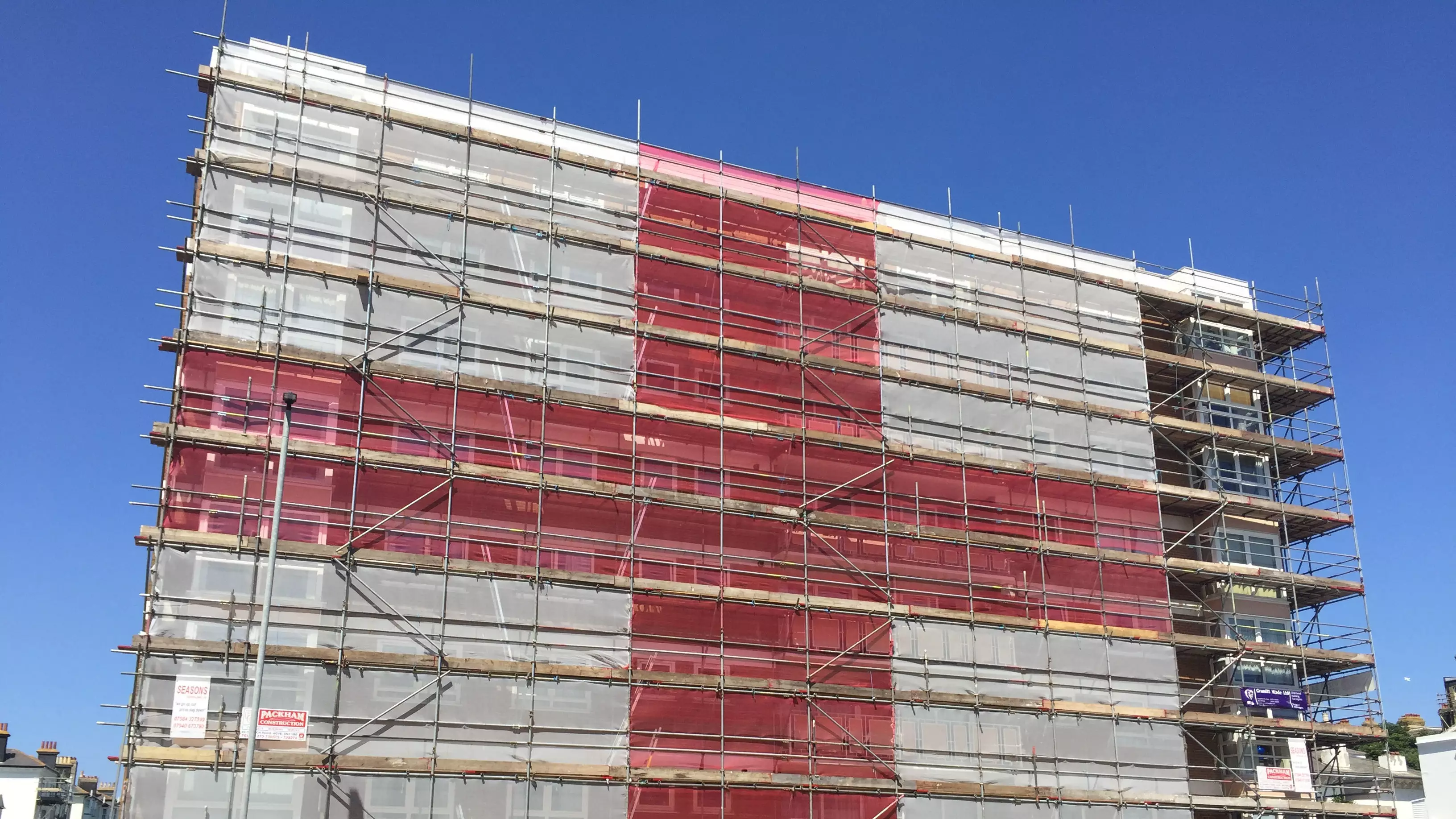 Scaffolders Show Their Pride With A Massive England Flag On Flats