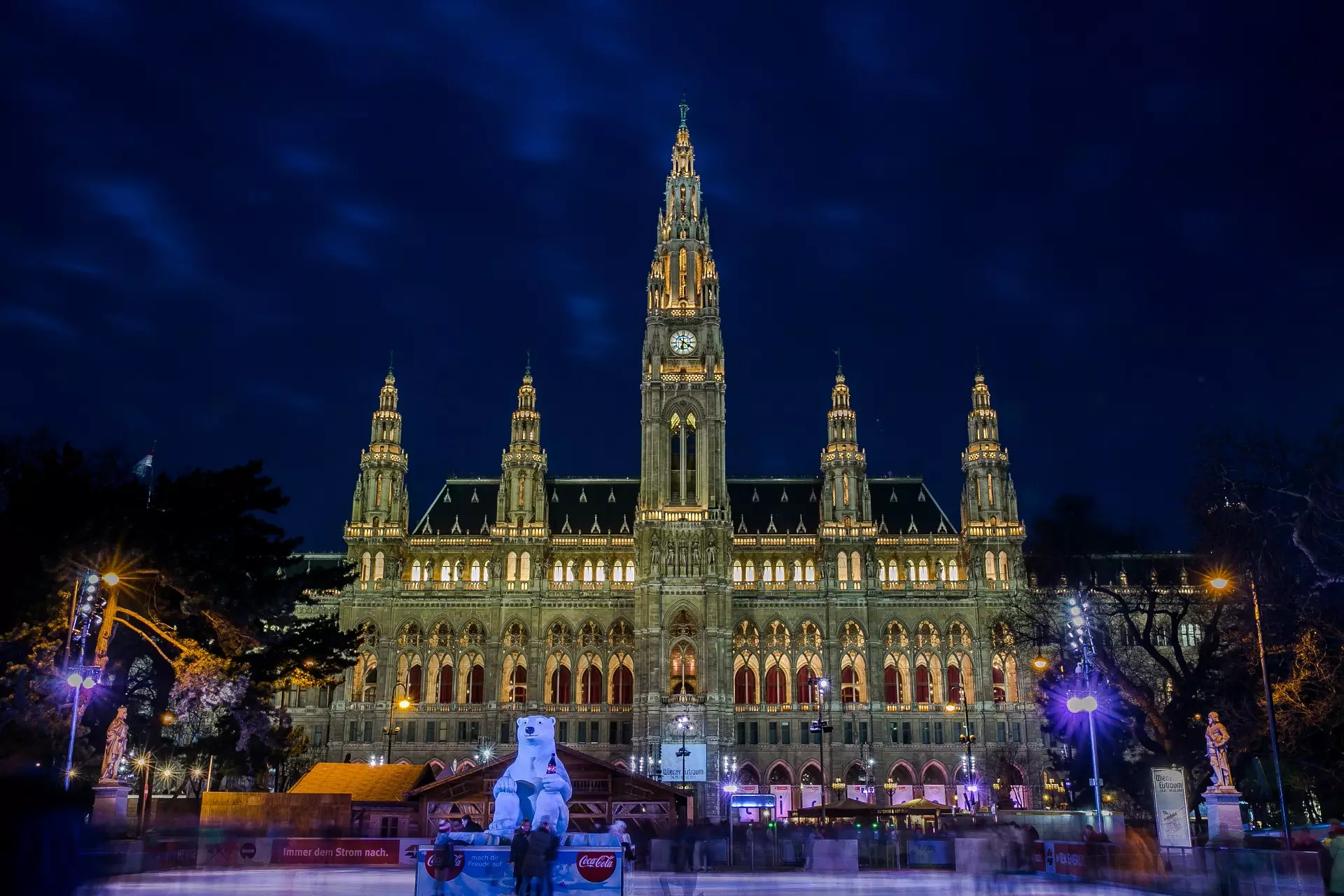 Vienna's baroque palace backdrop to its market looks breathtaking (