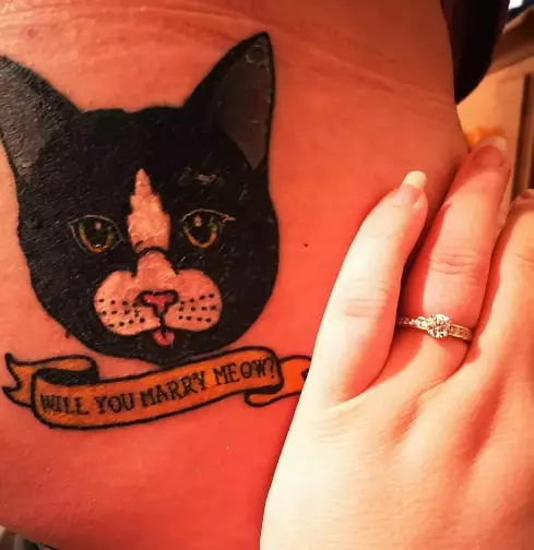 The tat read 'Will you marry meow?'.
