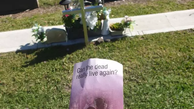 Aussie Fuming After Finding Jehovah's Witnesses Flyer On Brother’s Grave