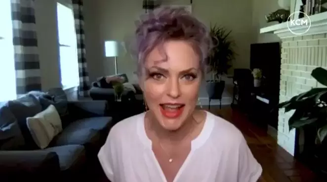 Elaine Hendrix is here to tell us why Meredith is 'hashtag goals' (