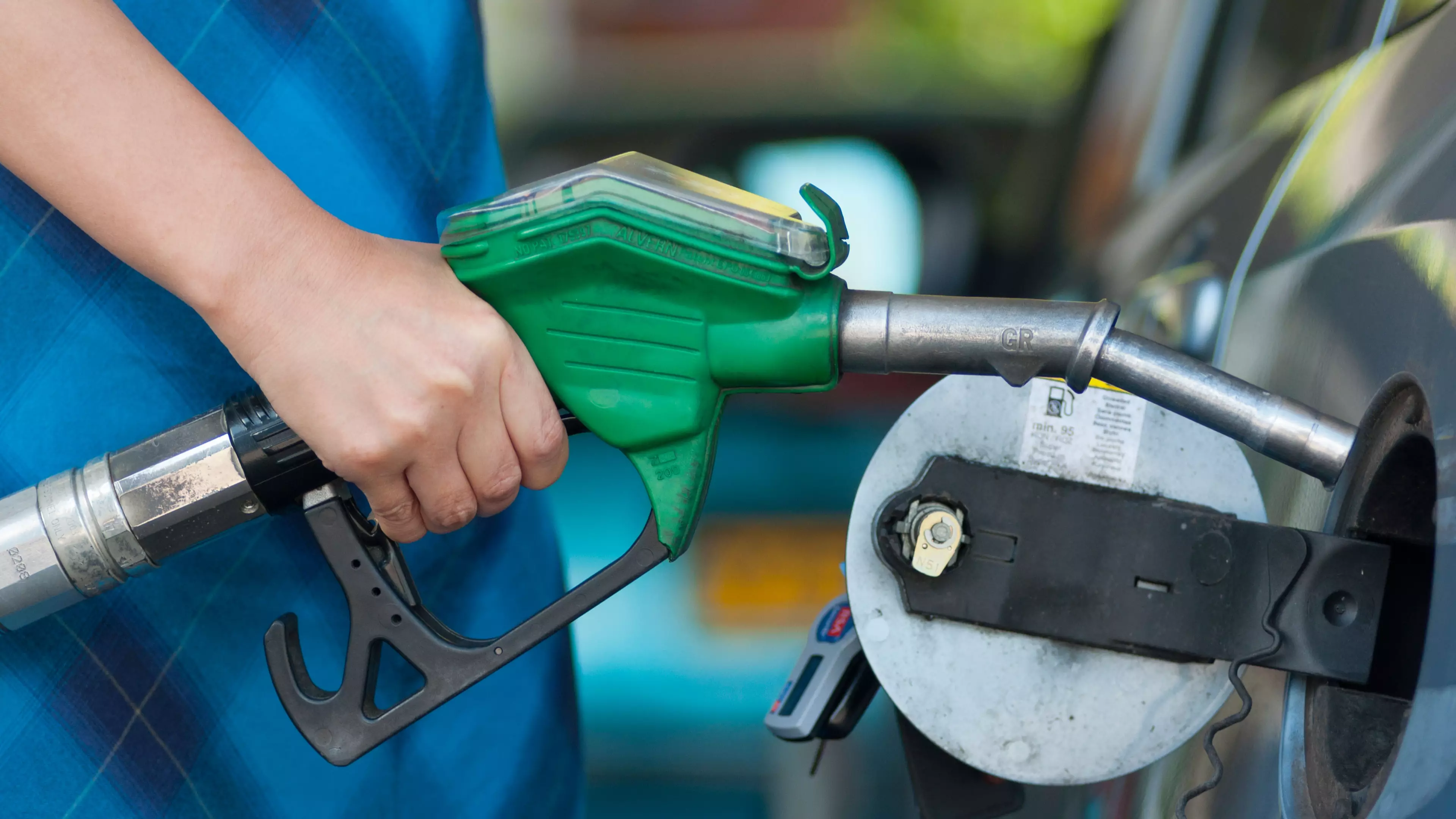 Petrol Stations Limit Sales To £30 Because Of HGV Driver Shortage