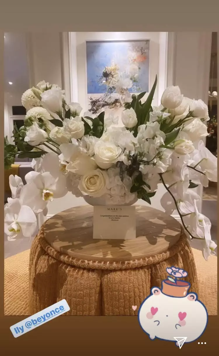 Queen Bey sent a gorgeous bunch of white blooms to celebrate the birth of little Daisy (