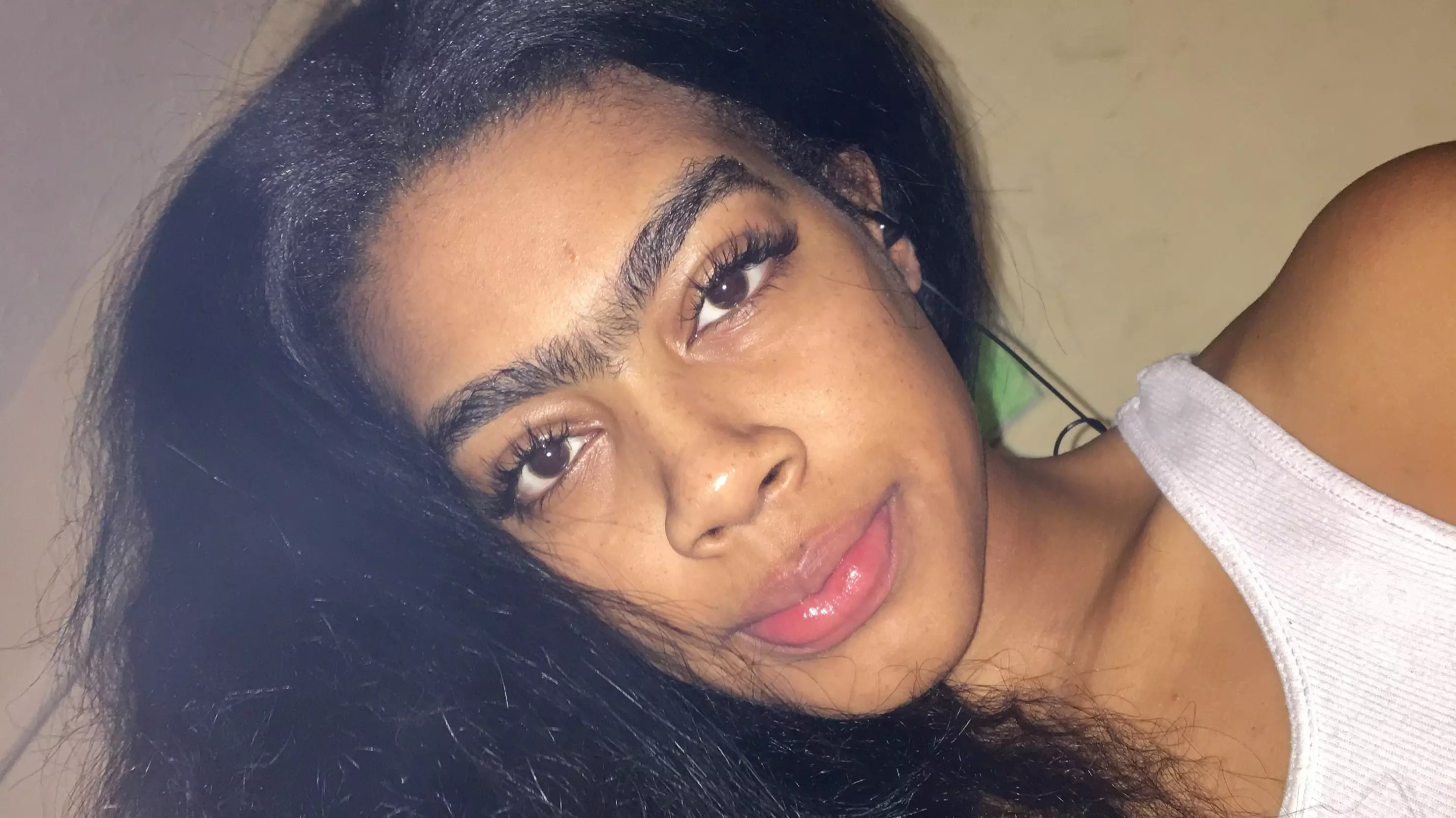 A Woman Who Was Bullied Because Of Her Monobrow Is Now Embracing It