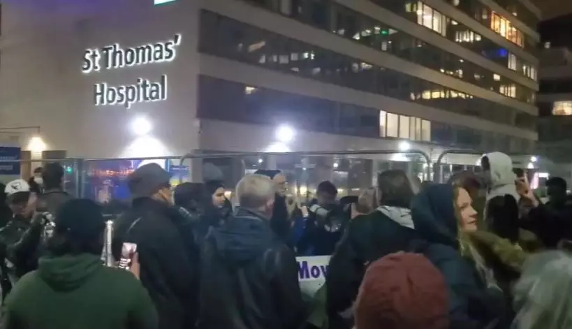 Covid deniers were seen chanting outside a hospital in London on New Year's Eve.