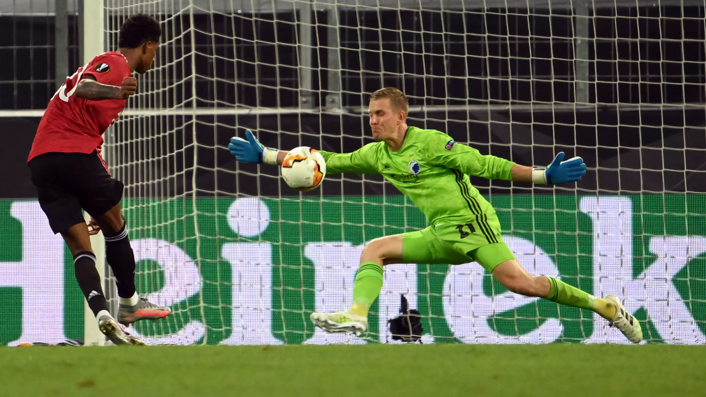 FC Copenhagen Goalkeeper Karl-Johan Johnsson Turns Into Superman Against Manchester United