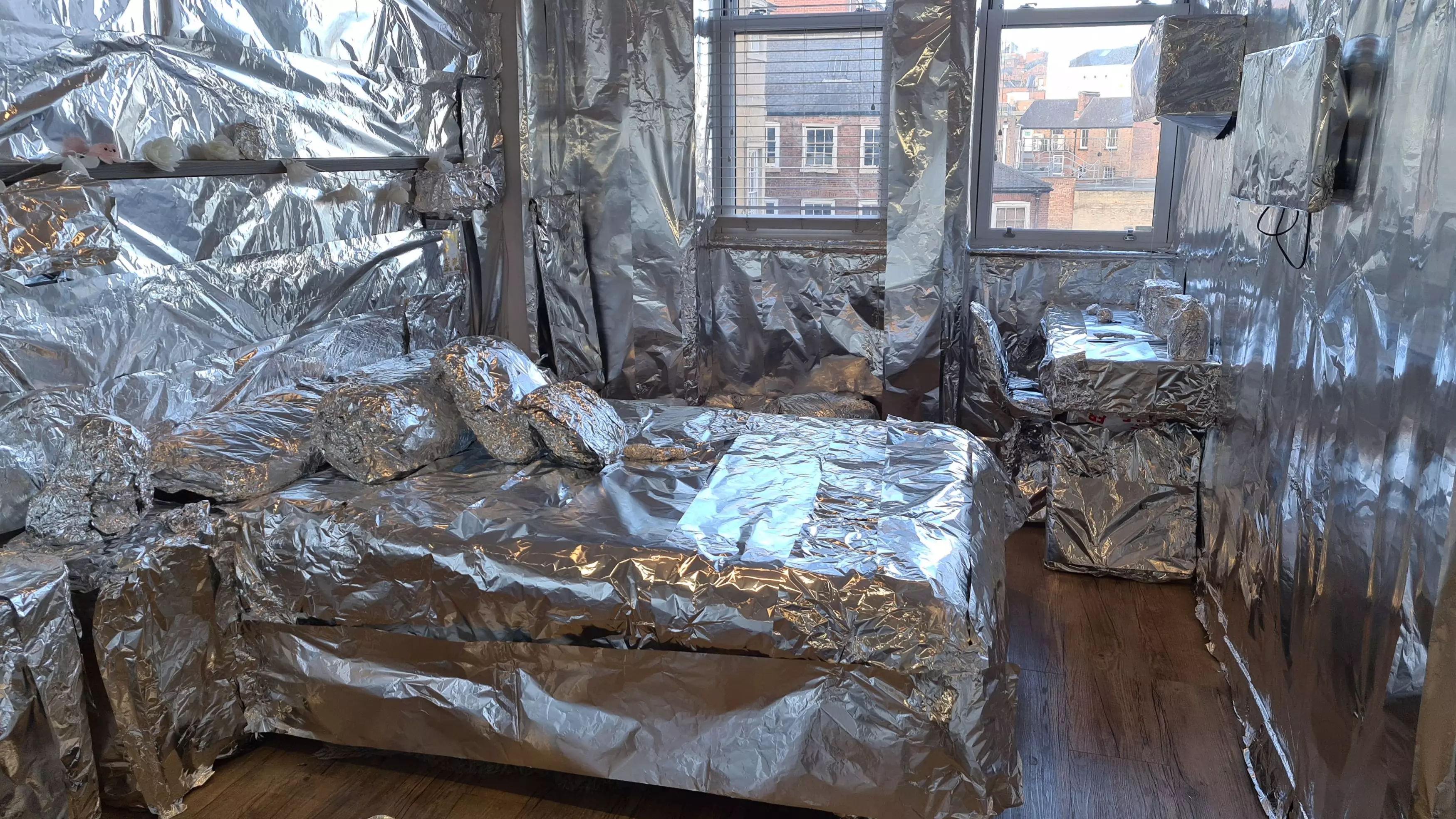 Student Gets Revenge On Housemate By Wrapping Entire Room In Tin Foil Including Sex Toy