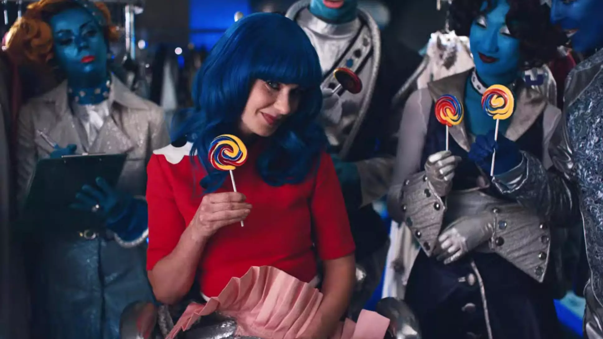 Zooey Deschanel Plays Katy Perry In New Music Video And People Are Convinced They Are The Same Person