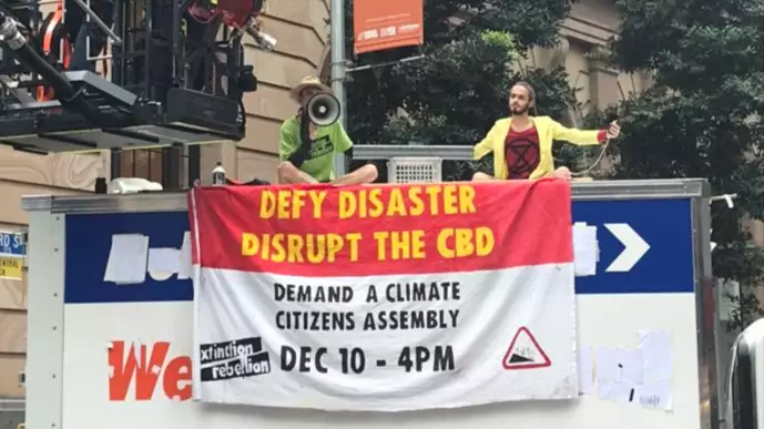 Police Shut Down Climate Activists Who Blocked Busy Brisbane CBD Road During Protest